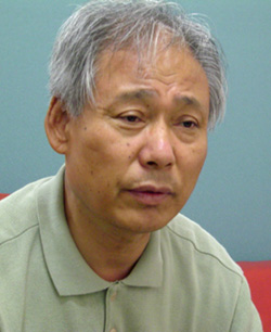 시각장애인 자원봉사팀을 이끌고 있는 박효일(63)씨.