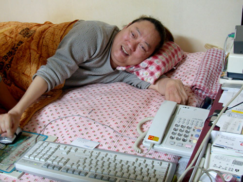 전신마비 1급 장애에도 불구하고 [대구예술공연봉사단] 단장으로 활동하고 있는 서상복(46.대구 동구 미곡동)씨.