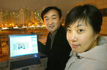 평화뉴스 유지웅 편집장(왼쪽)과 김정화 기자