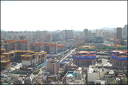  고층은 계속 올라간다...