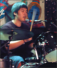 극채, 박성채(26.드럼)