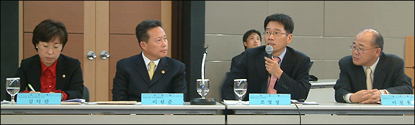 (왼쪽부터) 김덕란 대구시의원, 이현준 경북도의원, 조영창 매일신문 논설위원, 이철우 경북대 교수
