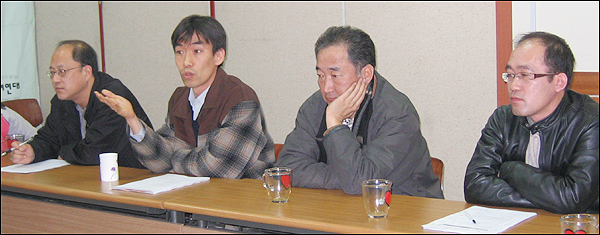 대구경북진보운동 좌담회...(왼쪽부터)  이대영 집행위원장오택진 사무처장.  박신호 운영위원장. 박근식 편집위원장