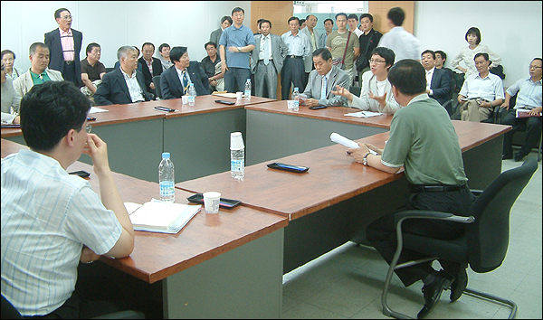 한일극장 앞 횡단보도 설치 문제와 관련해 열린 간담회(6.30 대구시청 교통국 회의실)