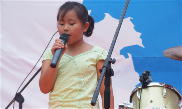 통일노래자랑에서 '휘파람'을 부른 조혜수(10.명곡초 4년) 어린이