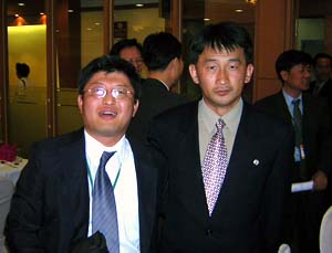 '6.15공동선언 4돌 기념 우리민족대회'에서 만난 한 북한 동포와 함께...(사진 왼쪽이 김두현씨)