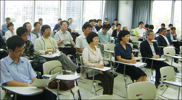 이날 토론회에는 시민단체와 정당 관계자를 포함해 70여명이 참가했다(사진. 평화뉴스 유지웅 기자)