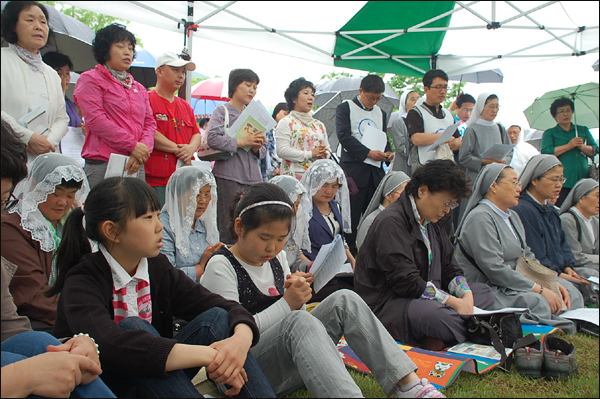 생명평화미사에는 천주교 신자와 시민 50여명이 함께 했다 / 사진. 이은정 객원기자