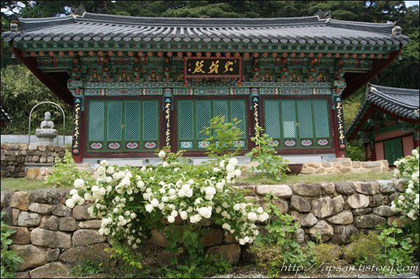 문수스님이 3년간 문 밖을 나서지 않으며 수행한 경북 군위군 지보사 / 사진. 정수근