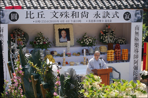 도반 각운 스님이 문수화상의 행장을 하나 하나 소개해 올리고 있다 / 사진. 정수근