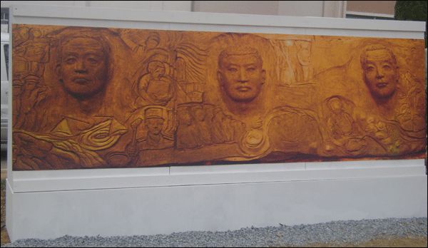 2010년 4월, 경북대 사회과학대 앞 '여정남공원'에 세워진 경북대 출신 이재문.여정남.이재형 열사의 형상(작가 정하수). 여정남공원은 오는 8월말쯤 완공될 예정이다 / 사진. 평화뉴스 유지웅 기자