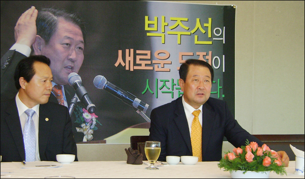 박주선 민주당 전 최고위원 기자간담회(2010.9.8). 사진 왼쪽은 조기석 부대변인 / 사진. 평화뉴스 유지웅 기자