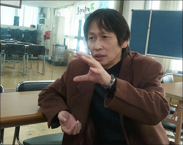 예술마당 솔 박재욱(53) 공동대표...박 대표는 20년 전 창립 당시 부제가 "민족예술을 보듬는 대구의 열린 마당"이라며 "여기에 혼을 쌓는 사람이 많았다"고 말했다 / 사진. 평화뉴스 유지웅 기자