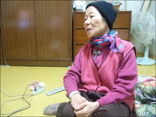 전군자(74) 할머니...한 맺힌 사연에 눈물이 맺혔다 / 사진. 평화뉴스 박광일 기자