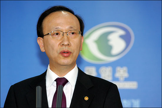 12월 29일 오후 현인택 통일부 장관이 정부종합청사 브리핑룸에서 '2011년 통일부 업무계획' 보고와 관련해 내외신 기자회견을 가졌다 / 사진. 통일뉴스 조성봉 기자