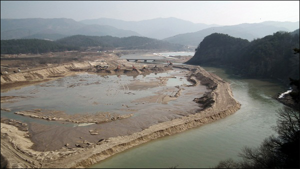 낙동강제1경 경천대가 이렇게 망가져가고 있다 / 사진. 정수근