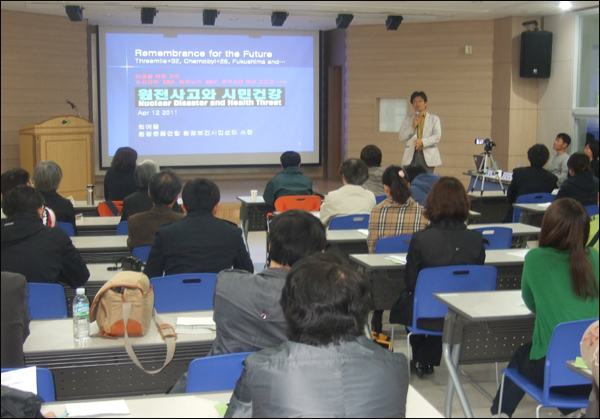 환경보건시민센터의 최예용 소장이 '원전사고와 시민건강'에 대해 말하고 있다 / 사진. 평화뉴스 박광일 기자