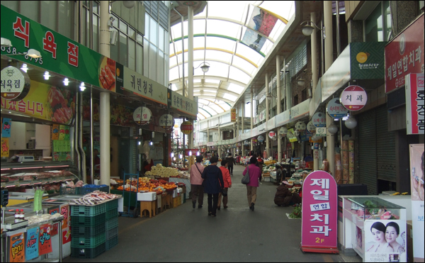 월배시장...4.27보궐선거에 대해 물었지만 대부분 "관심 없다"는 대답만 돌아왔다 / 사진. 평화뉴스 박광일 기자