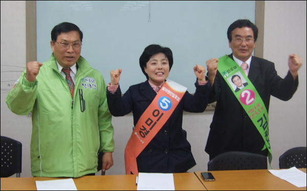 야5당 단일후보...(왼쪽부터) 민주당 정재현(서구 가), 민주노동당 이미경(달서구 마), 민주당 김찬일(달서구 라)