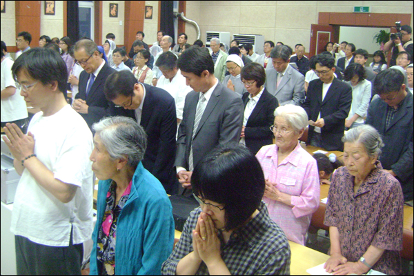 정의평화위원회 출범미사에는 사제와 신자, 시민사회단체 회원을 포함해 150여명이 참가했다 / 사진. 평화뉴스 유지웅 기자