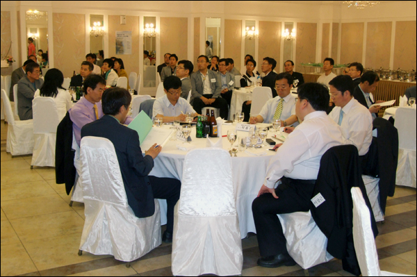 세미나에 참석한 참석자들. 시민사회단체 회원과 교수, 학자를 비롯한 40여명이 참석했다 / 사진. 평화뉴스 박광일 기자