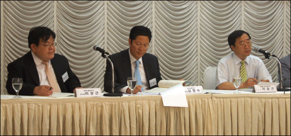 (왼쪽부터) 연세대 통일연구소 이상근 연구위원, 북한이탈주민지원재단 김정수 센터장, 계명대 정치외교학과 이승근 교수 / 사진. 평화뉴스 박광일 기자
