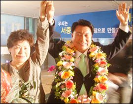 2008년 6.4재보선에서 당선된 서중현 서구청장 / 사진. 평화뉴스