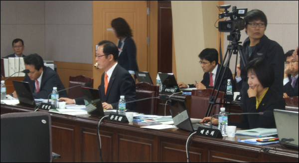 (왼쪽부터) 민주당 안민석 의원, 민주노동당 권영길 의원, 한나라당 박영아 의원 / 사진. 평화뉴스 박광일 기자