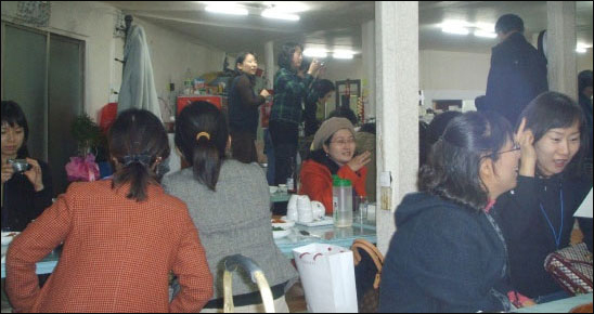 2006년 12월, 곡주사에서 열린 배창환 선생님의 『겨울 가야산』 출판기념회 / 사진. 평화뉴스 이은정 객원기자
