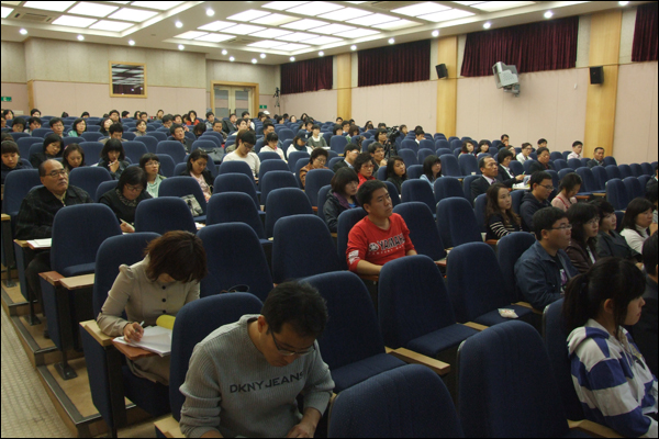 강연에 참석한 참석자들의 모습 (2011.10.20) / 사진. 평화뉴스 박광일 기자