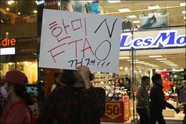 트위터를 통해 촛불집회를 제안한 박모(24)씨...박씨는 "아무도 안해서 나라도 해야겠다 싶어 제안했다"고 말했다. / 사진. 평화뉴스 오택진 객원기자