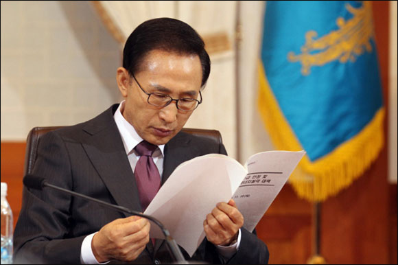 이명박 대통령이 지난 10일 청와대에서 열린 비상경제대책회의를 주재하고 있다.ⓒ청와대