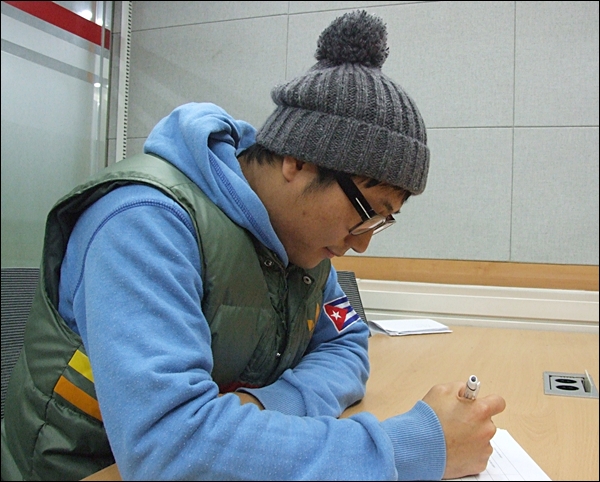 김성환(29)씨는 4개월째 스터실에서 취업공부를 하고 있다.(2012.1.26)  / 사진.평화뉴스 김영화 수습기자  