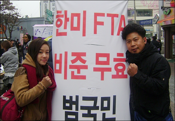 박수영(25)씨와 이준원(32)씨(2012.2.25) / 사진.평화뉴스 김영화 수습기자