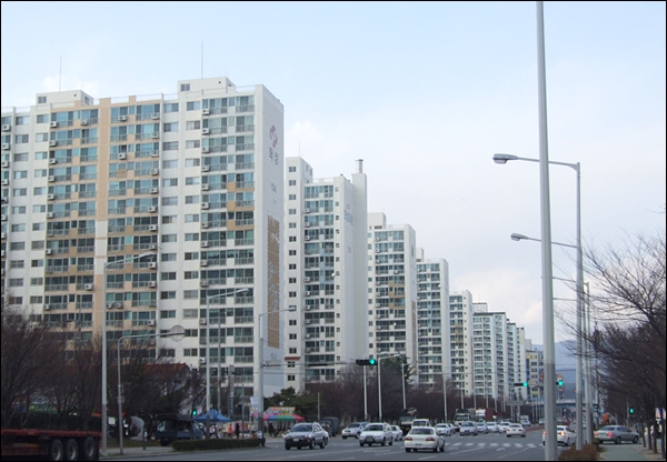 북구 국우동에 있는 한 아파트 촌(2012.3.24) / 사진.평화뉴스 김영화 기자