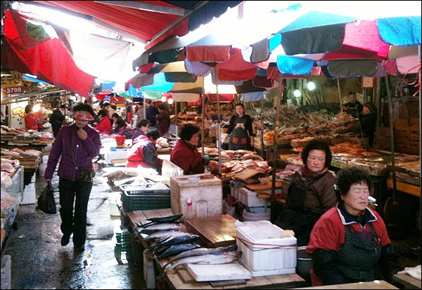 칠성시장에 있는 어물전 골목(2012.4.1) / 사진.평화뉴스 김영화 기자