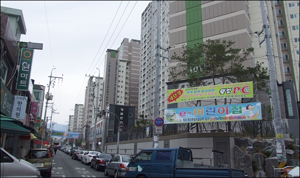 신평리시장 주변 한 아파트(2012.4.10) / 사진.평화뉴스 김영화 기자