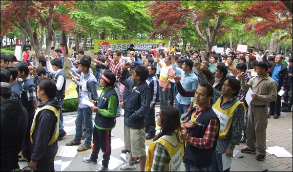 다양한 국가의 이주노동자들이 행사에 참여했다(2012.4.29) / 사진.평화뉴스 김영화 기자