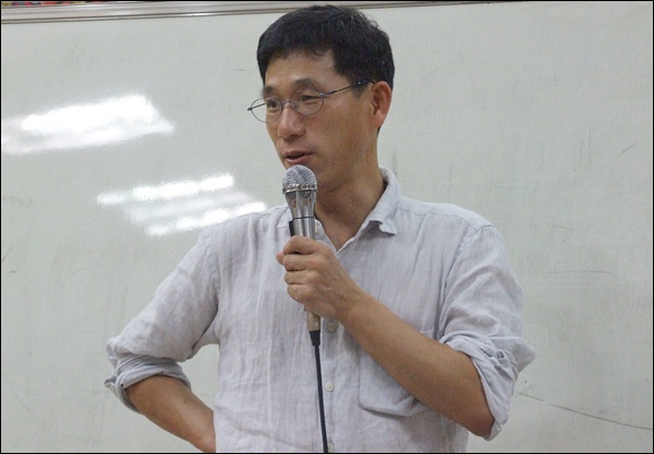 진중권 동양대학교 교양학부 교수는 이날 강연에서 "이 대통령은 모든 건축과 시설 문화양식에서 '박정희식 모델'을 답습하고 있다"고 비난했다(2012.6.7) / 사진. 평화뉴스 김영화 기자