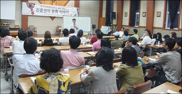 이날 강연에는 대학생과 시민 70여명이 참석한 가운데 2시간가량 진행됐다(2012.6.7) / 사진. 평화뉴스 김영화 기자