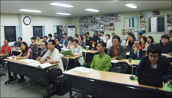 토론회에는 60여명의 시민이 참여했다.(2012.6.27) / 사진. 평화뉴스 김영화 기자