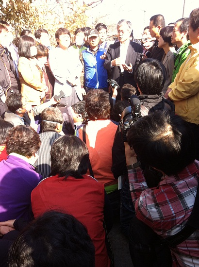 경북 구미시 산동면 봉산마을을 방문한 문재인 민주통합당 대선 후보 / 조수경 기자 jsk@