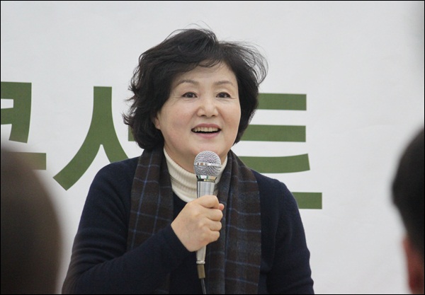 문재인 후보 부인 김정숙씨(2012.11.12 경북대박물관) / 사진. 평화뉴스 김영화 기자