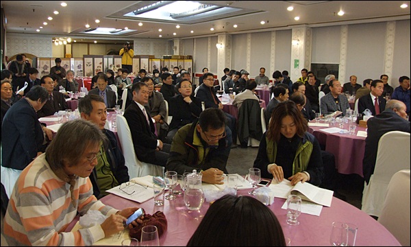 이날 토론회에는 100여명의 시민이 참석했다(2012.11.13) / 사진. 평화뉴스 김영화 기자