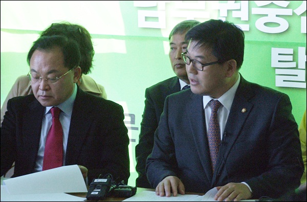 임대윤 상임선대본부장, 홍의락 대구 상임선대위원장(2012.11.15) / 사진.평화뉴스 김영화 기자