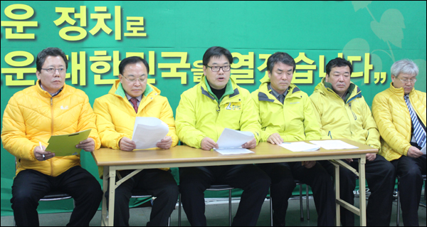 '대구소재 대학 내 부재자투표소 설치 촉구 기자회견'(2012.12.2) / 사진. 문재인 대구 선대위