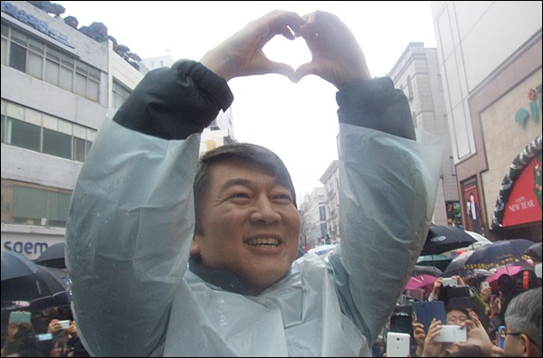 안철수 전 후보의 대구 지원유세(2012.12.14.대구백화점 앞) / 사진. 평화뉴스 김영화 기자