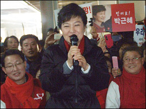 박근혜 후보(2012.12.18 동대구역) / 사진. 평화뉴스 김영화 기자