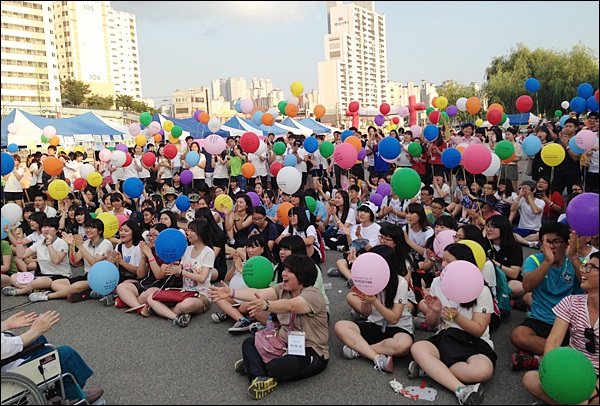 이날 행사에는 시민 1천5백여명이 참석했다(2013.8.14.신천둔치) / 사진. 평화뉴스 김영화 기자