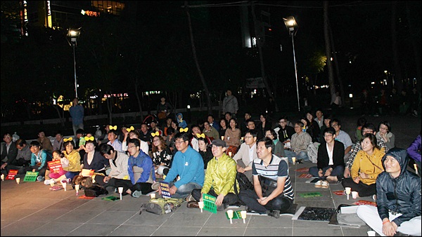 '국정원 민주주의 파괴 진상규명 책임자 처벌 촉구 15차 시국대회'(2013.10.11.2.28공원) / 사진. 평화뉴스 김영화 기자